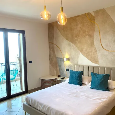 Sea View Apartment *