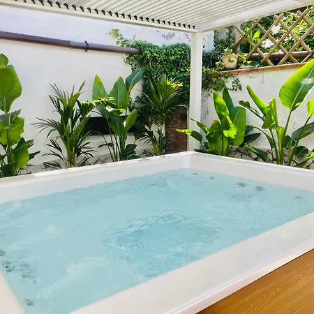 Sea View Apartment *